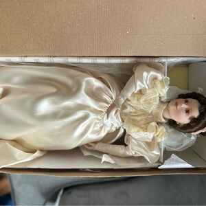 Ashton Drake ‘Elizabeth’ Porcelain Doll